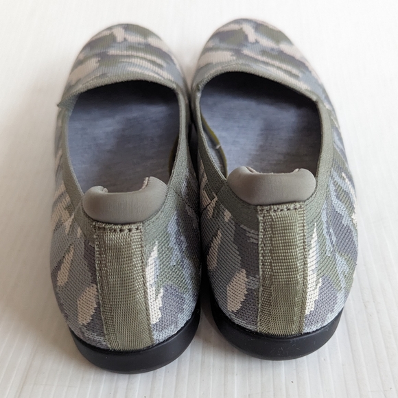 CLARKS Cloudsteppers Carly Dream Khaki Camouflage Woven Ballet Flats - Picture 3 of 11